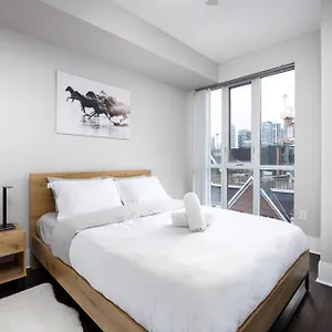 Apartment Dwtn Near Cn Tower! W/ Free Parking, Toronto