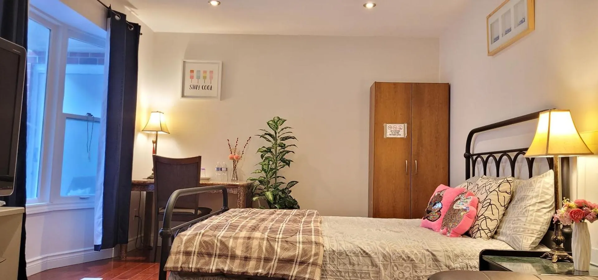 Homestay Mainfloor Spacious Room In Toronto